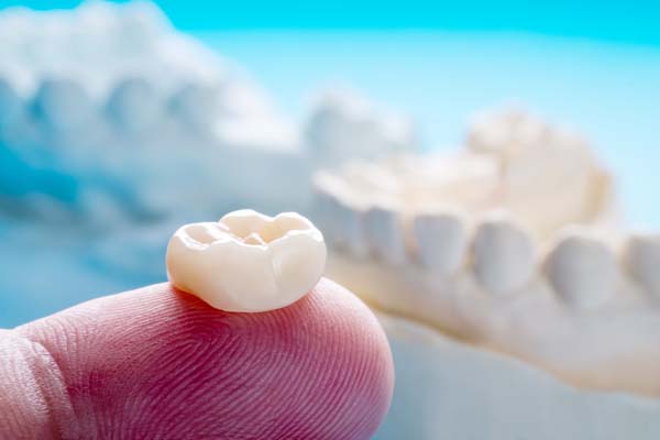 How A Cosmetic Dentist Can Restore Teeth With A Dental Crown